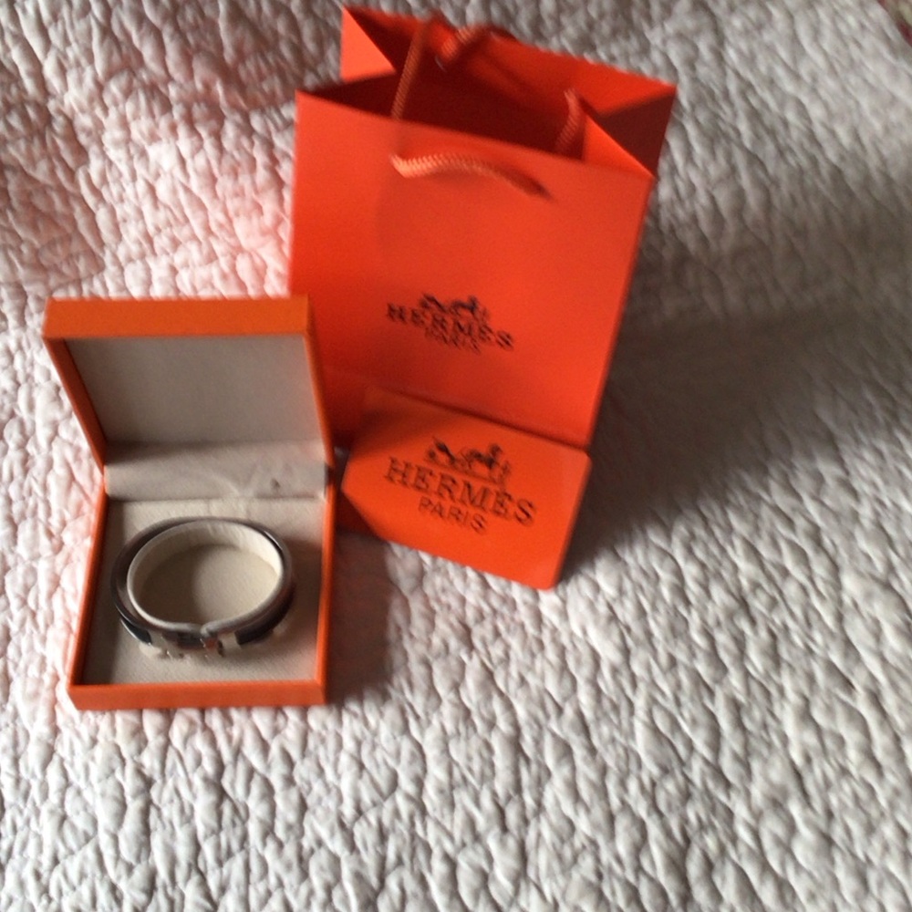 COPY OF Hermes Bracelet
Black & Silver